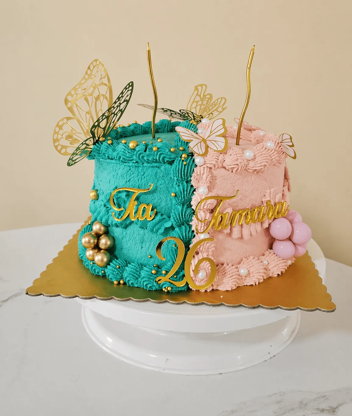 Under the sea themed cake with shells and seaweed details